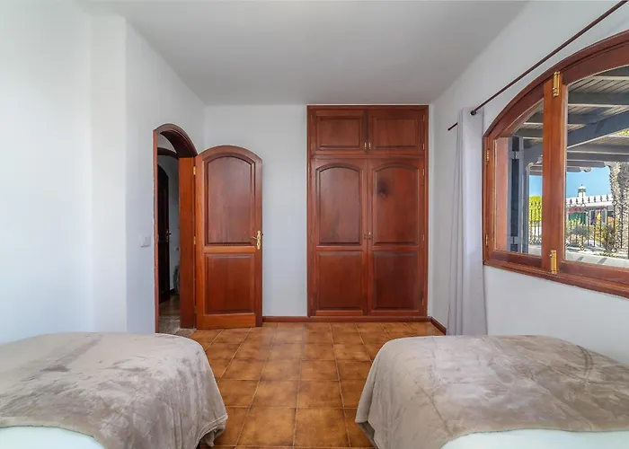 Vv Makita By Hh Villa *